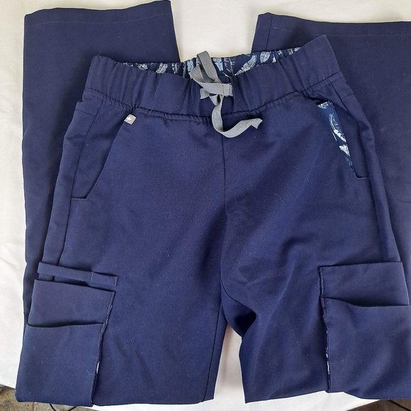 FIGS Size XXS Navy Blue Cargo Scrub Pants Blue Feather Print Accents Elastic Wst - Picture 1 of 16